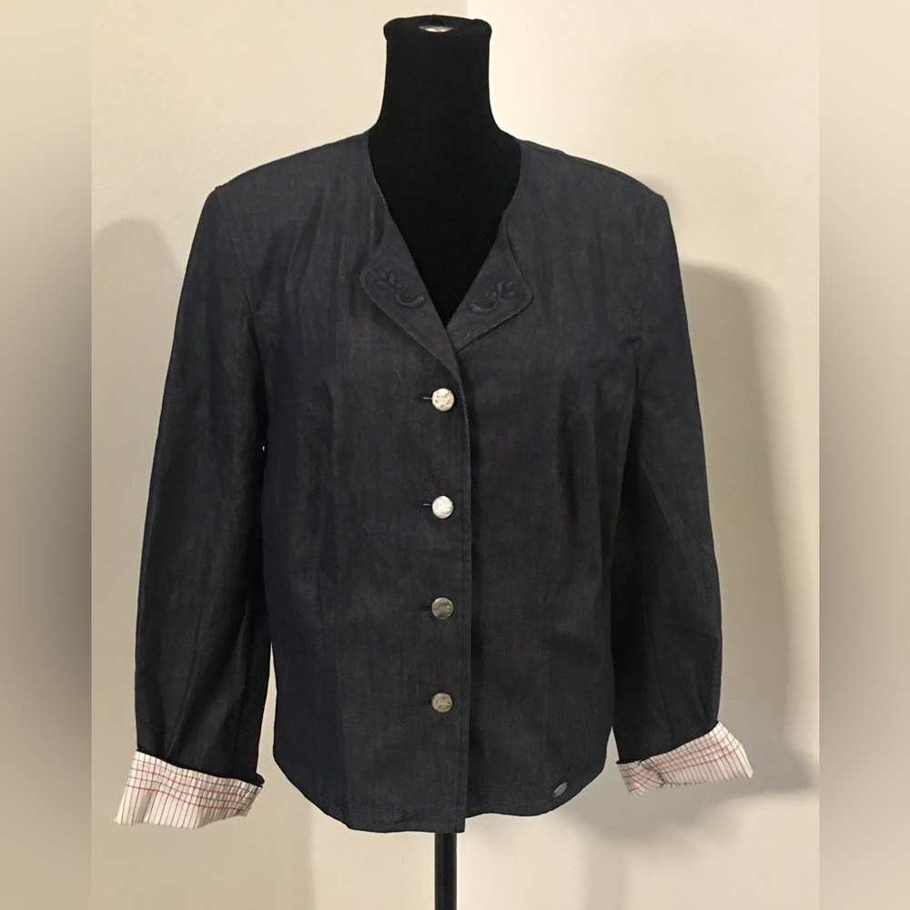 Giesswein Dark Gray Blazer with Silver Buttons